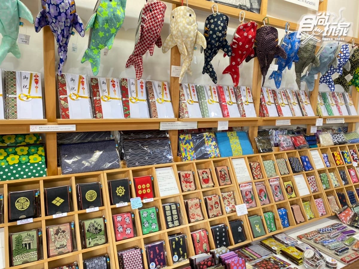 店內有許多榻榻米邊緣布製成的可愛小物。