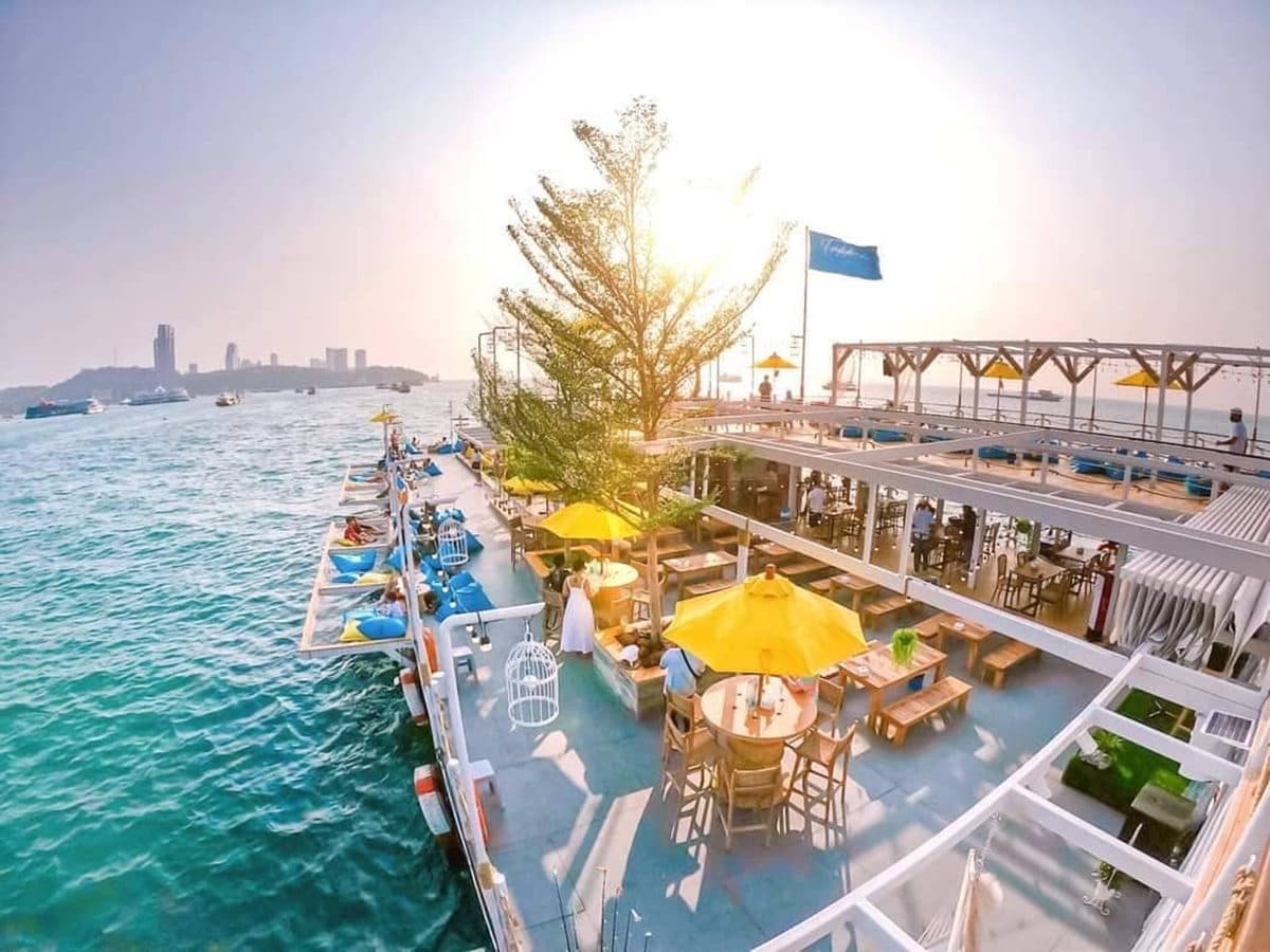 【新開店】超狂「海上漂浮咖啡廳」!必拍無敵海景環繞座位,釣魷魚現烤現吃 【新開店】超狂「海上漂浮咖啡廳」!必拍無敵海景環繞座位,釣魷魚現烤現吃
