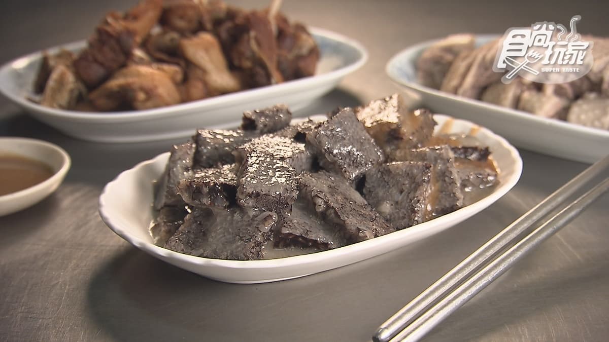 米血吃起來很軟嫩，配上特製醬更唰嘴。