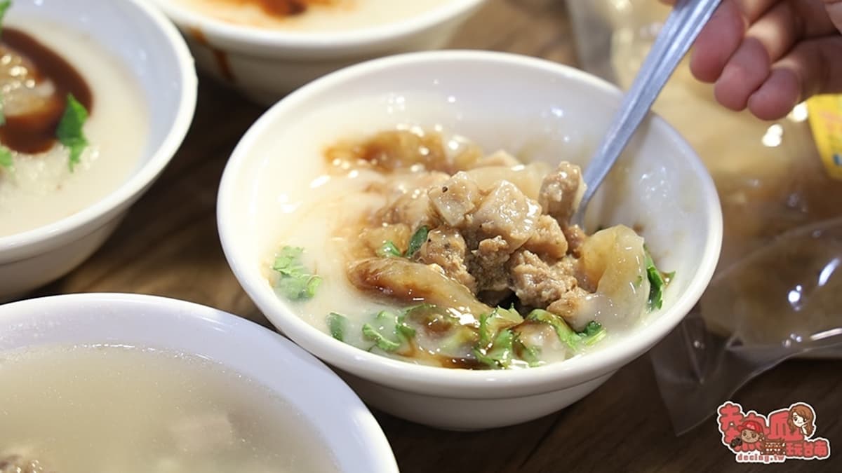 肉圓包入豬後腿肉作為內餡，分量很扎實，口感Q中又帶有咬勁。（圖片來源：熱血玩台南。跳躍新世界）