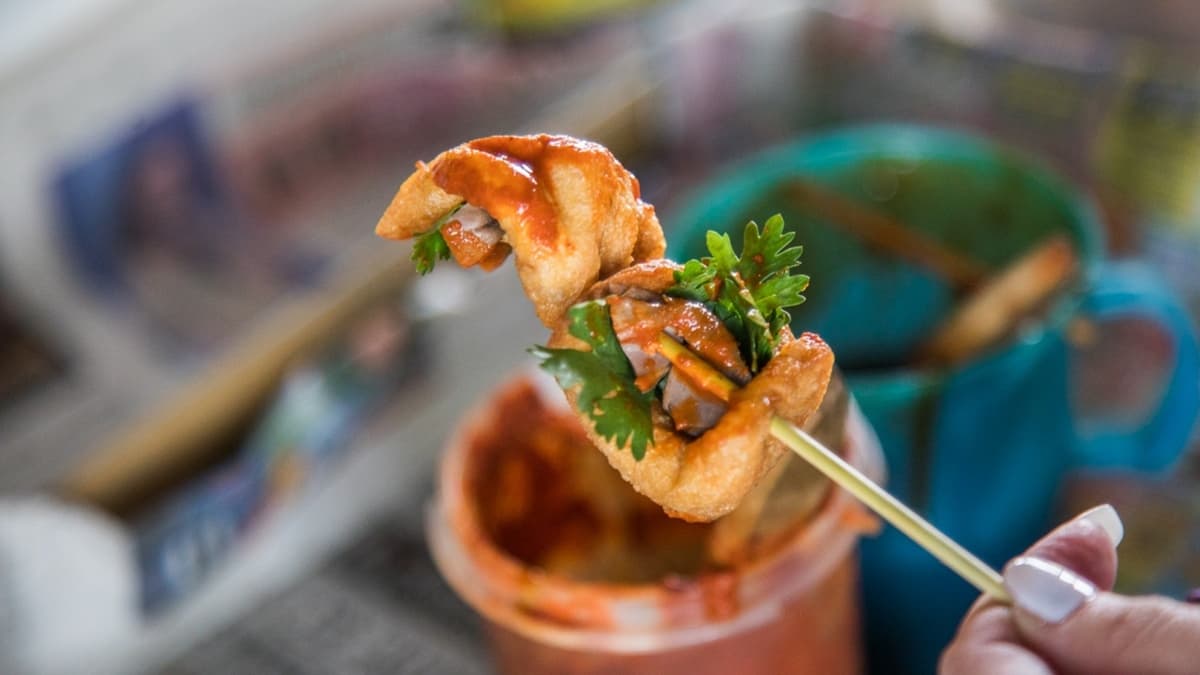 店家除了烤香腸外，還有賣「一串心」，一定要刷醬才讚！（圖片來源：大手牽小手玩樂趣）