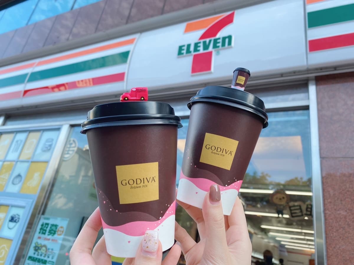 超商跨年車車出動！7-11「行動購物車」喝超夯熱巧克力，OK專車嗑蛋塔、買福袋
