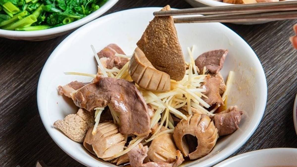 「麻油綜合心肝腰」內有豬心、豬肝、腰子，３種願望１次滿足。（圖片來源：傻妞吃台南）