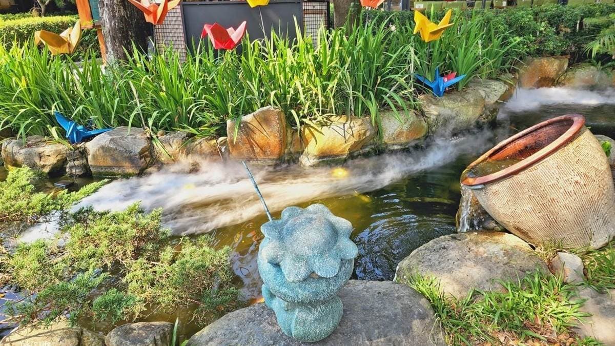 水池庭園像是來到日本神社，還有河童在釣魚。（圖片來源：Yuki’s Life）