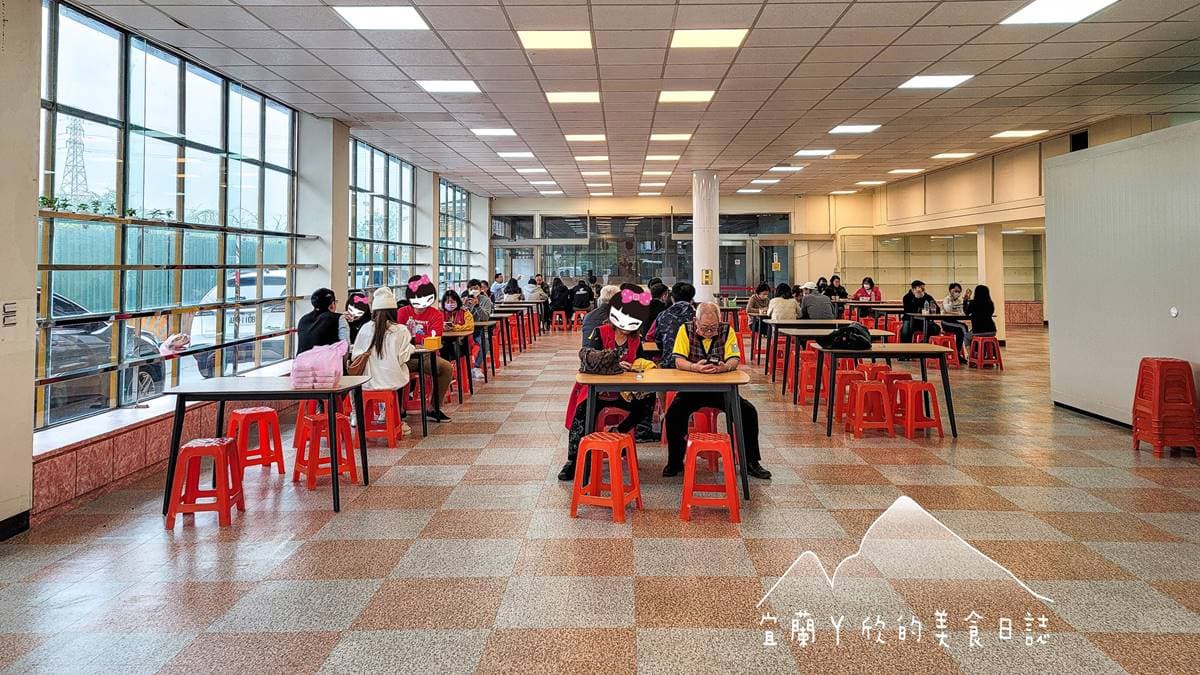 最新的礁溪旗艦店空間很大，室外設有專屬停車場。（圖片來源：宜蘭ㄚ欣的美食日誌）
