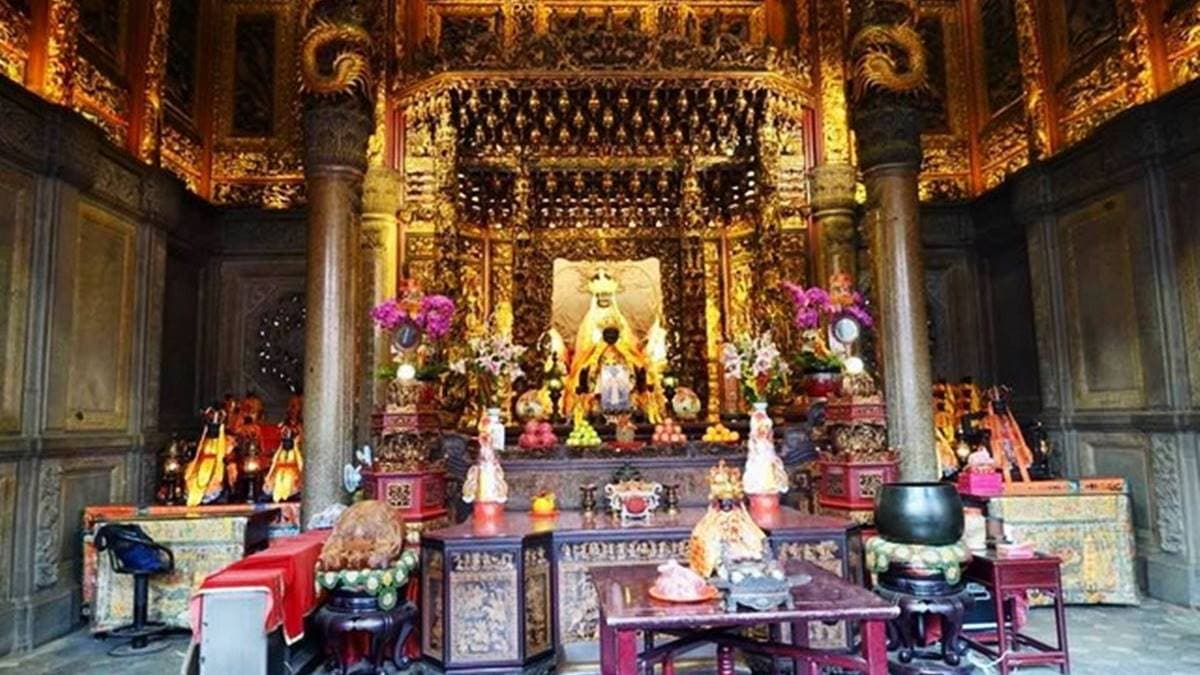 中殿供奉著清水祖師。（圖片來源：貓大爺部落格）