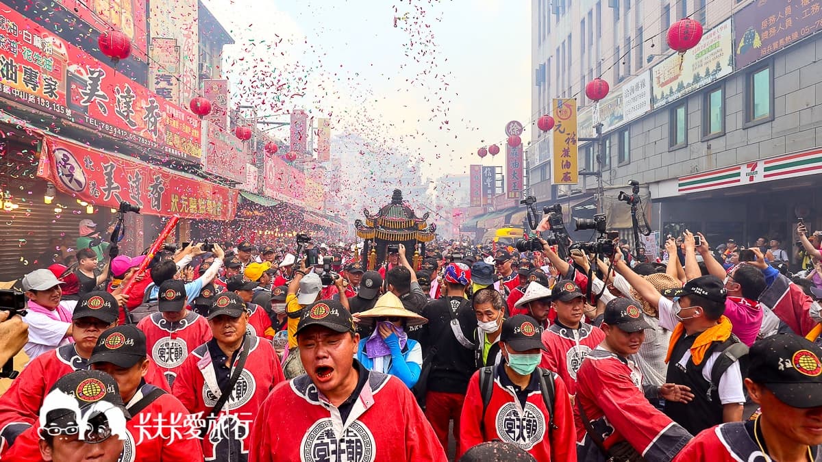 每年的媽祖遶境活動鑼鼓喧天，熱鬧非凡。（圖片來源：卡夫卡愛旅行）
