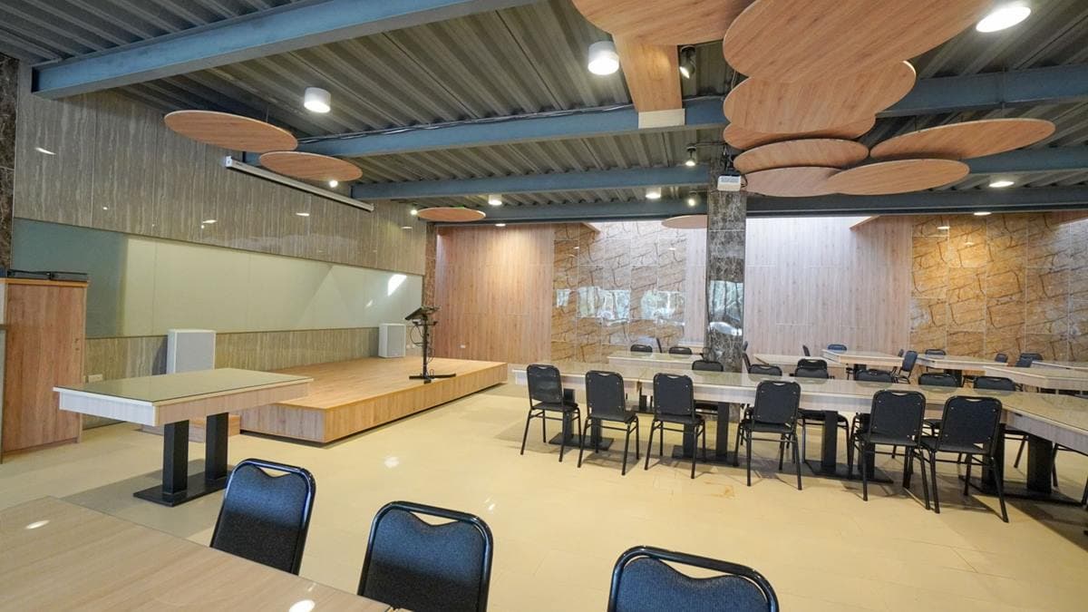 宇星山莊設有活動中心，只要15人以上可預約卡啦OK歡唱。（圖片來源：猴子【東】遊記）