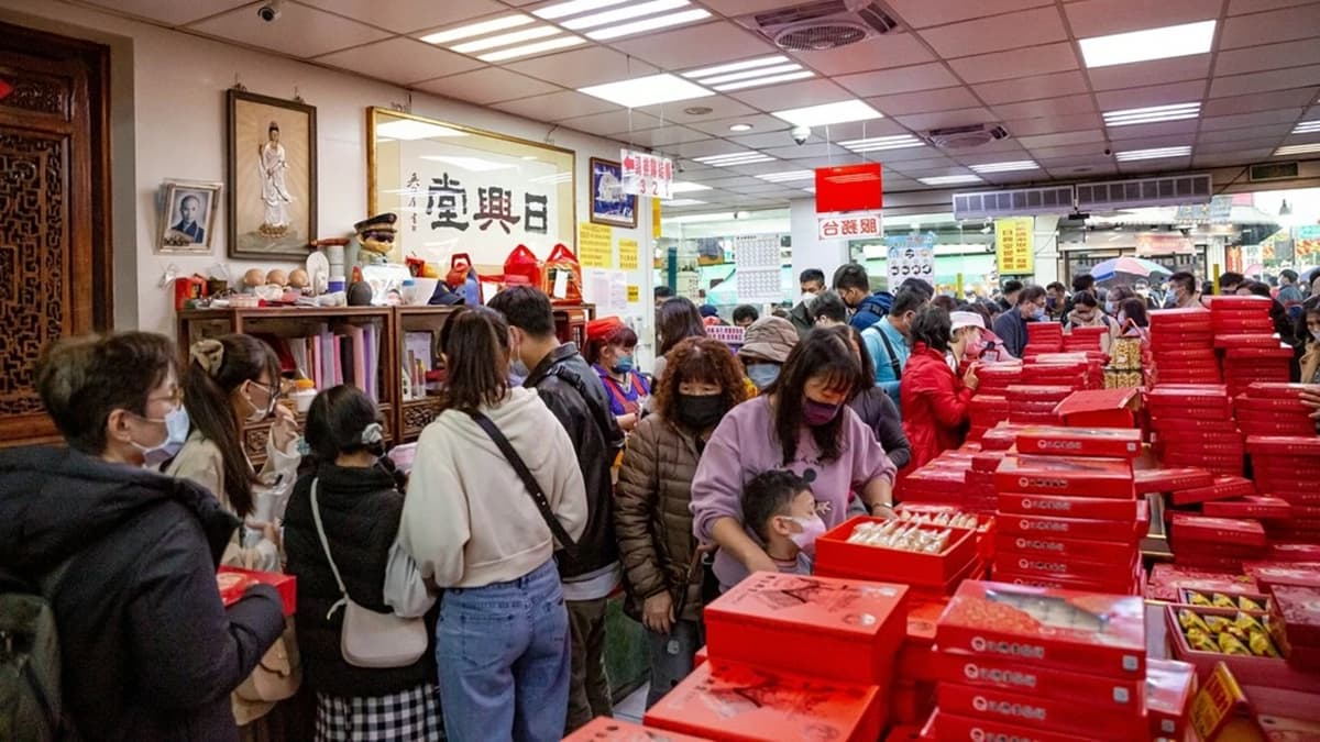 光看店內滿滿的購買人潮，就是知道是北港必買伴手禮無誤。（圖片來源：愛伯特吃喝玩樂全記錄）