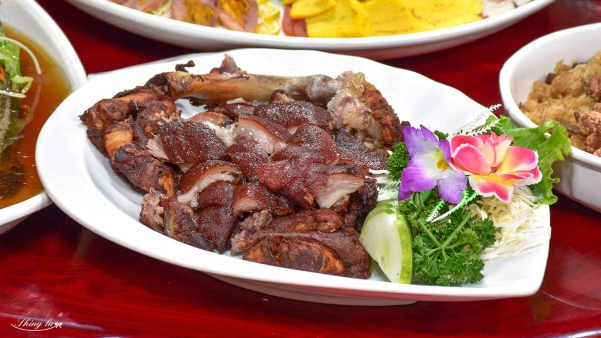宸軒園的拿手菜「德國豬腳」。（圖片來源：我是呂萱萱-吃喝玩樂愛分享）