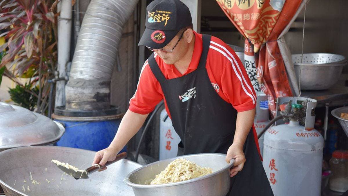 現場也可以看到阿隆師本人製作料理。（圖片來源：西莉亞玩樂人生）