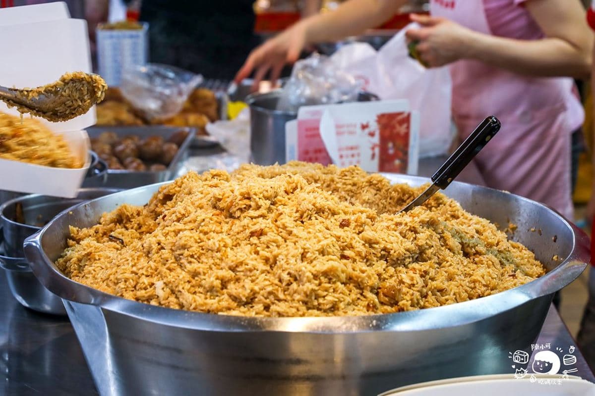 網推「台北最好吃」!迪化街「百年油飯+芋粿」郭董也愛,熟客一次瘋搶50盒 網推「台北最好吃」!迪化街「百年油飯+芋粿」郭董也愛,熟客一次瘋搶50盒