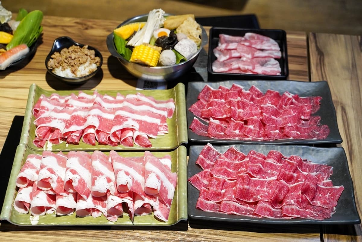 「210元火鍋吃到飽」太佛!只要+10元再送1盤肉,炒飯、炒泡麵也任你無限吃 「210元火鍋吃到飽」太佛!只要+10元再送1盤肉,炒飯、炒泡麵也任你無限吃