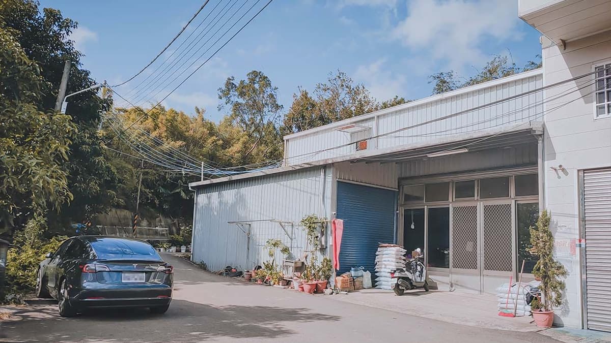 「峨眉柑心園」是新竹採橘祕境，外觀看起來不太起眼。（圖片來源：蔣妮の冰斗人生）