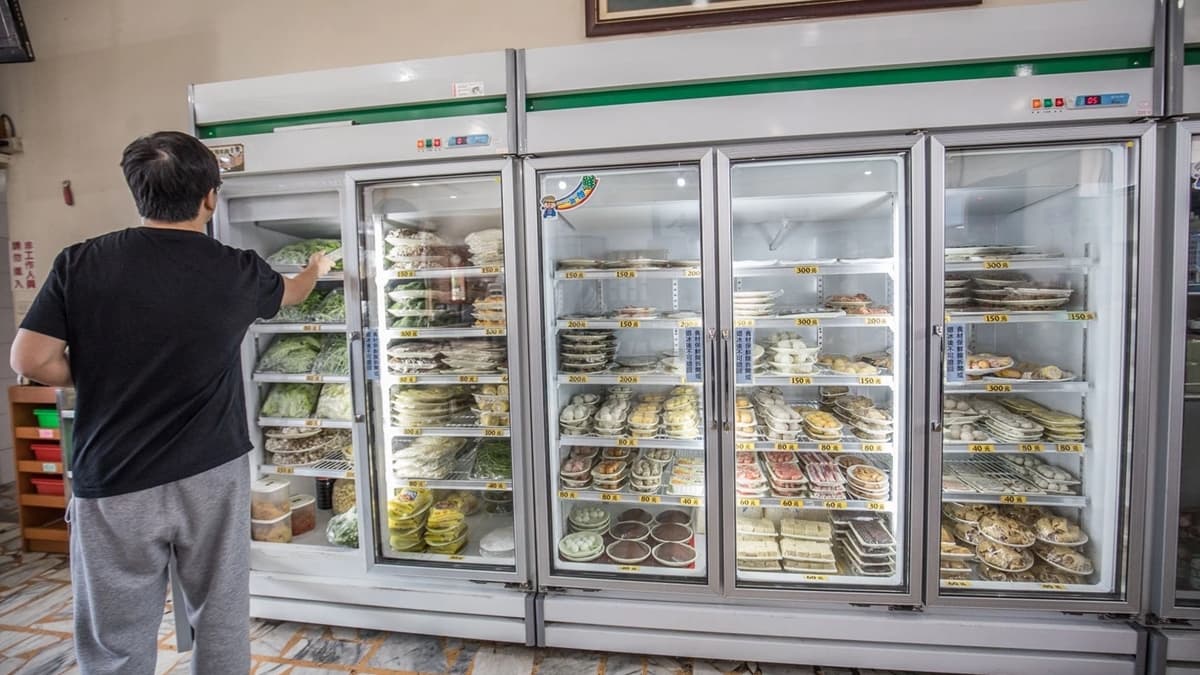 白飯、醬料和火鍋料都是採自助式取用。（圖片來源：大手牽小手玩樂趣）