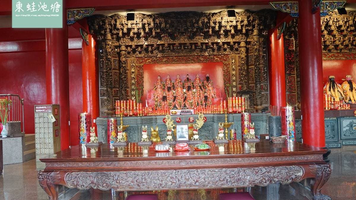 １樓大殿上供奉者十八王公像。（圖片來源：東蛙池塘）
