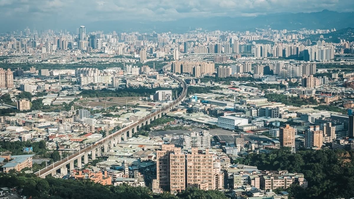 在觀景台上可以俯瞰新莊、板橋、樹林及土城等地區的景致。（圖片來源：是艾思，不是火拳。）
