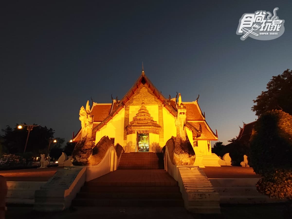 入夜後的普明寺呈現另種風情。