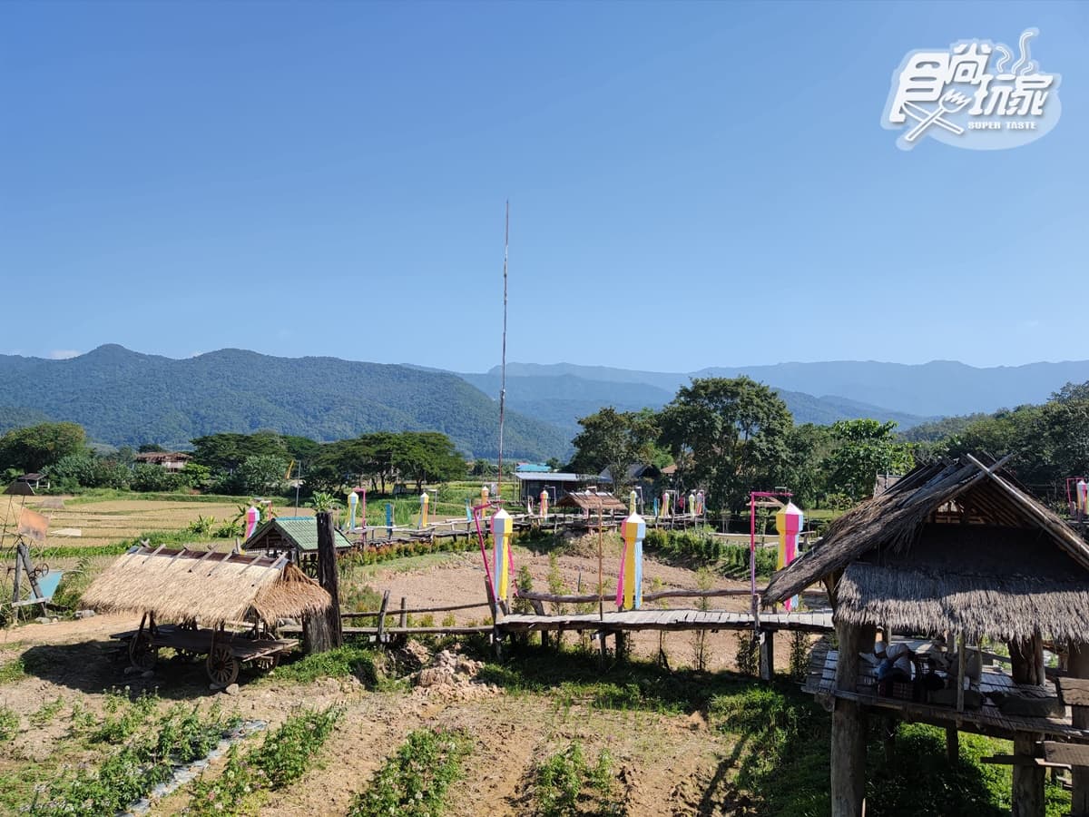 餐館外有漂亮的田園風光。