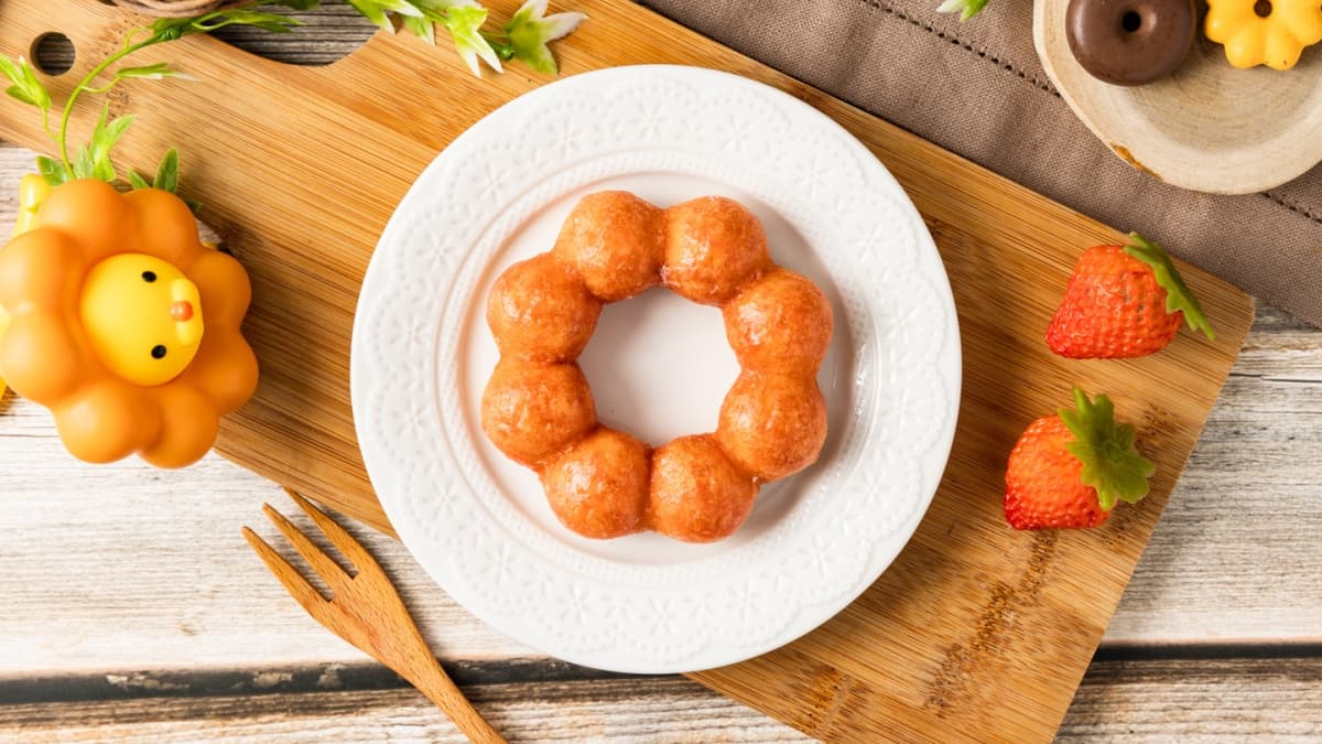 買６送３又來了！Mister Donut草莓季，必吃北海道乳酪歐菲塔、草莓波堤