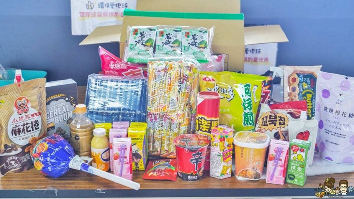 想當零食富翁來這準沒錯，眾多零嘴都是平均50元就能夾到。（圖片來源：跟著尼力吃喝玩樂）