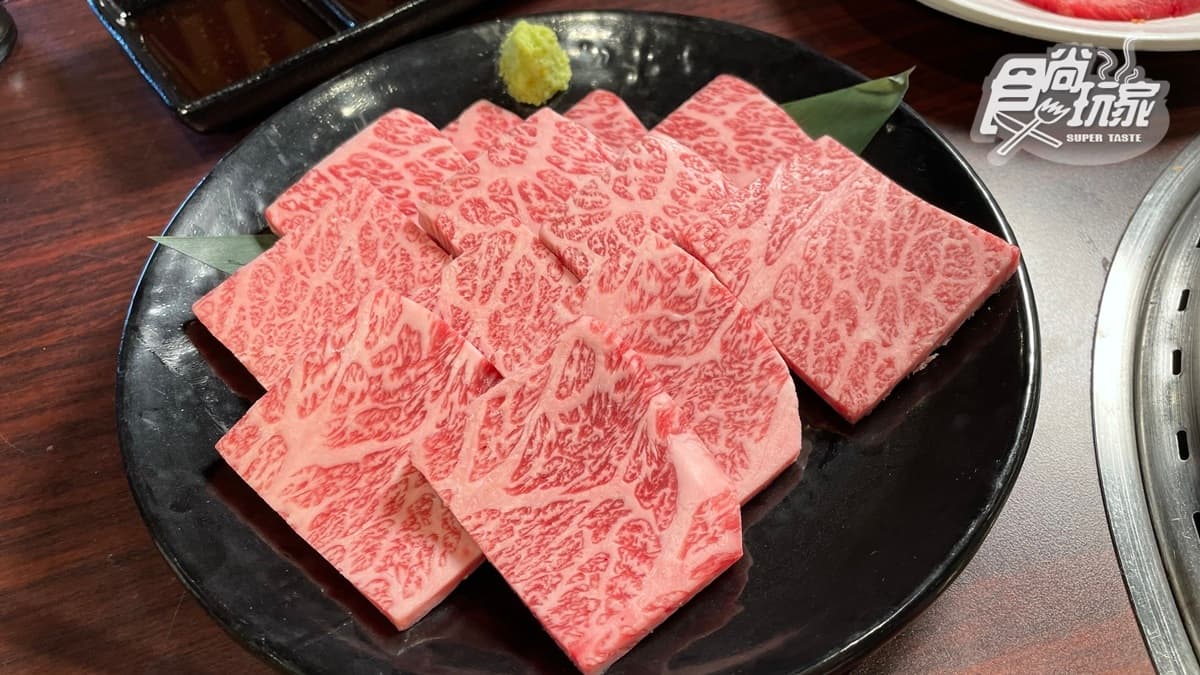 「黑毛和牛」油脂分布均勻，還能吃到肉的鮮甜味。