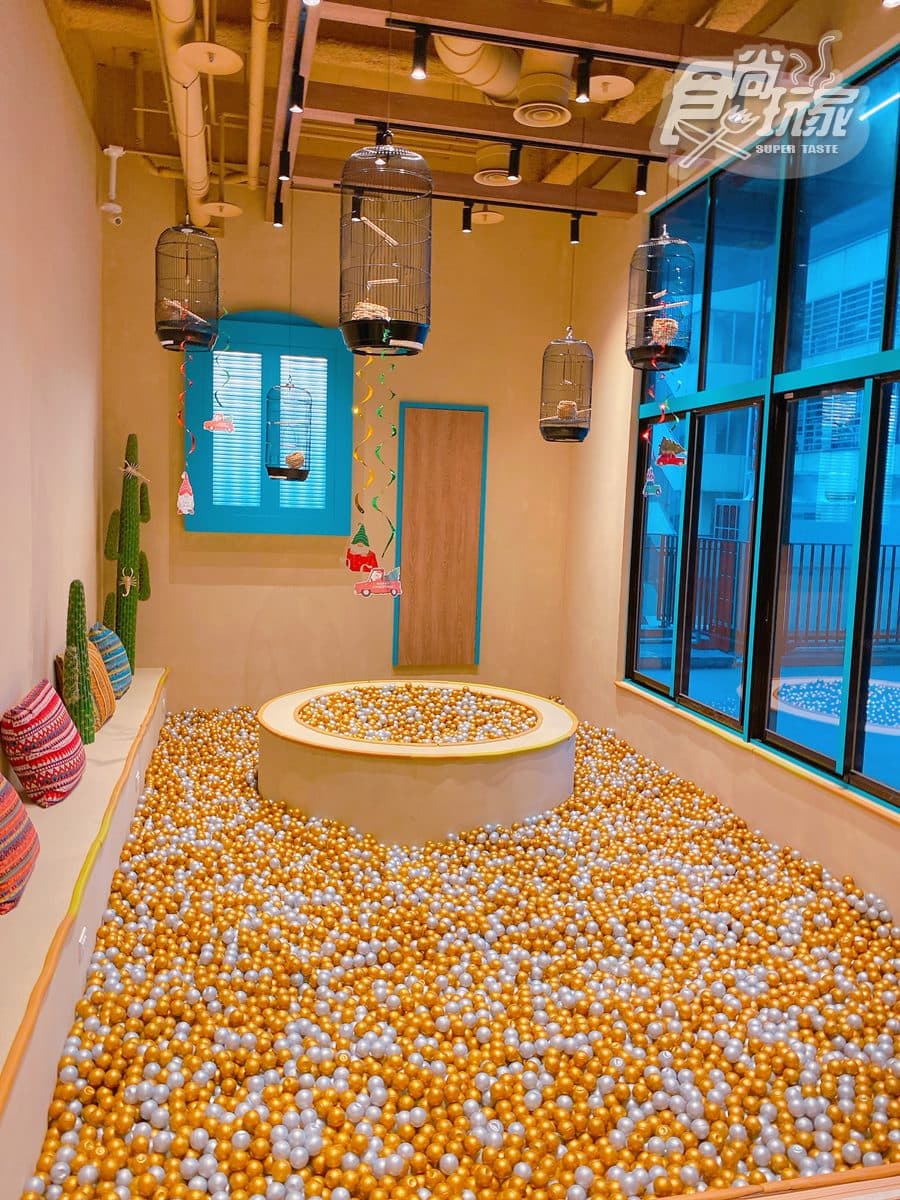 台北最新「高空旋轉木馬」飯店！星空電影院、美式餐車可拍，房內能看101
