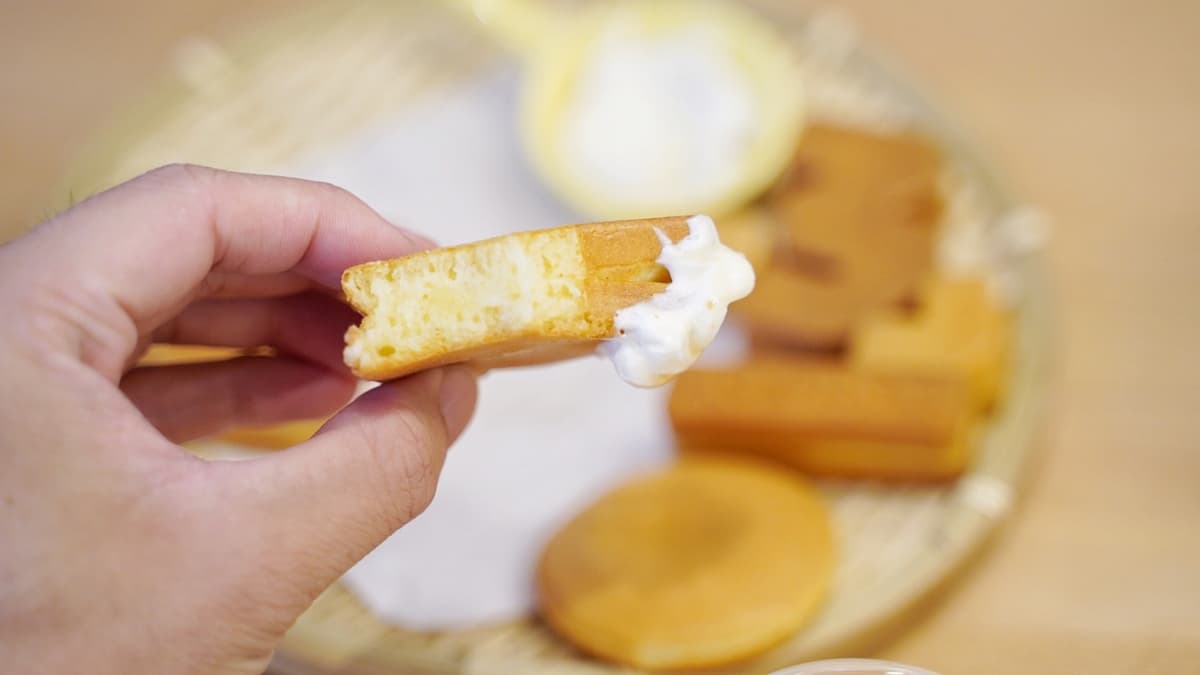 雞蛋糕的口感扎實又帶點Q勁。（圖片來源：阿華田的美食日記）