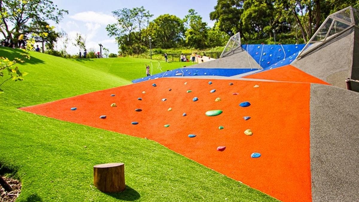 文山森林公園設有攀爬場，還附加拉繩和攀爬網等。（圖片來源：史努比遊樂園）