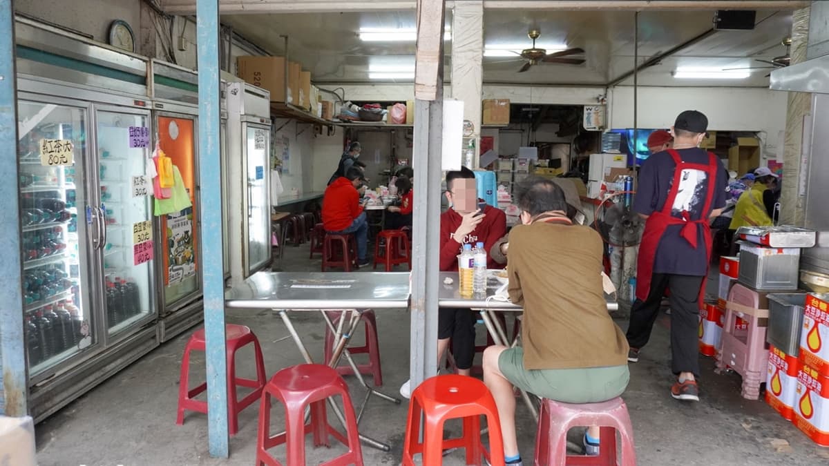 店裡有內用座位，可以等叫到號後，再入內找座位。（圖片來源：猴子【東】遊記）