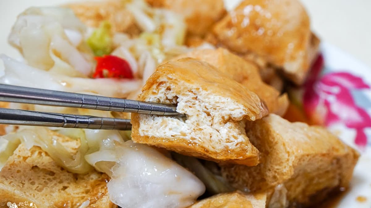 臭豆腐炸得外皮微酥又帶點脆。（圖片來源：野田咩美食書國）