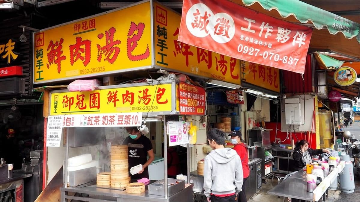 不管是外帶還是內用都要排隊點餐，可以先佔好位置再去排隊。（圖片來源：加小菲愛碎碎唸）