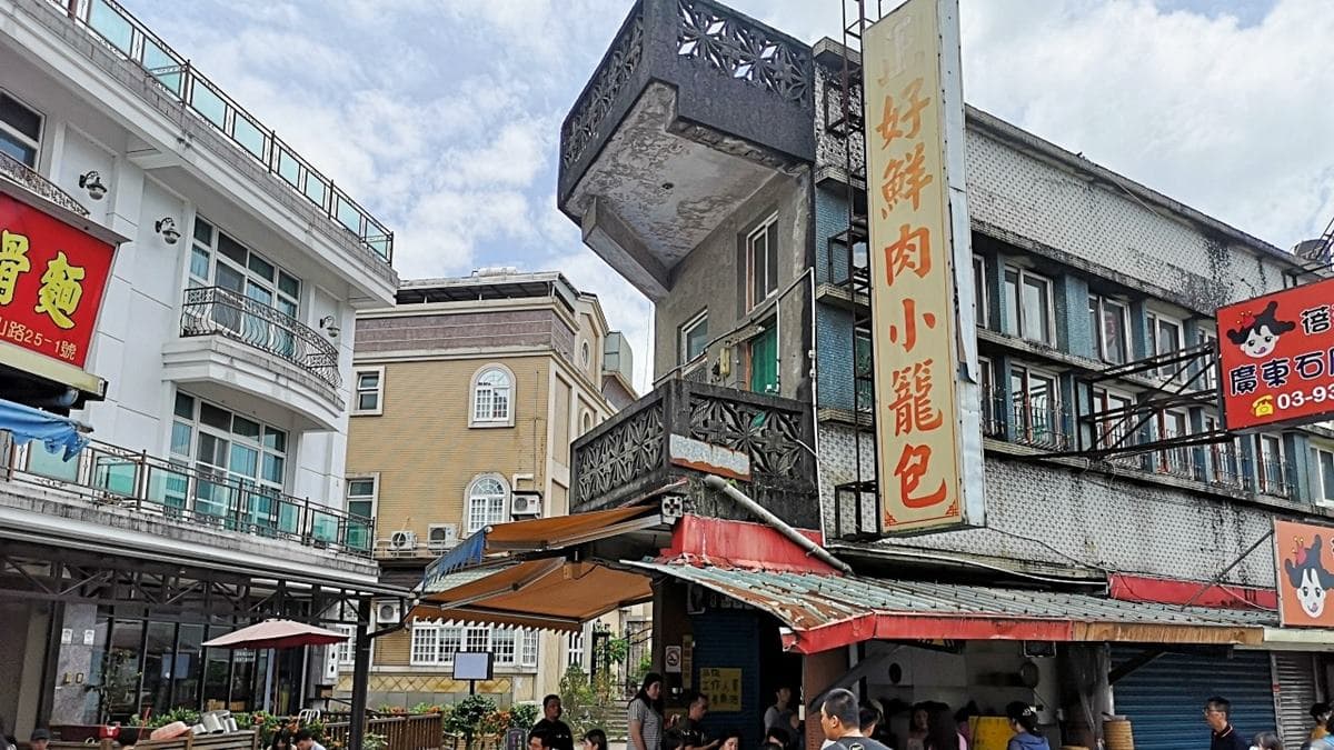 宜蘭市泰山路上的「正好鮮肉小籠包」，從一開門就是無止盡的排隊。（圖片來源：豬飛小姐的彩色生活）
