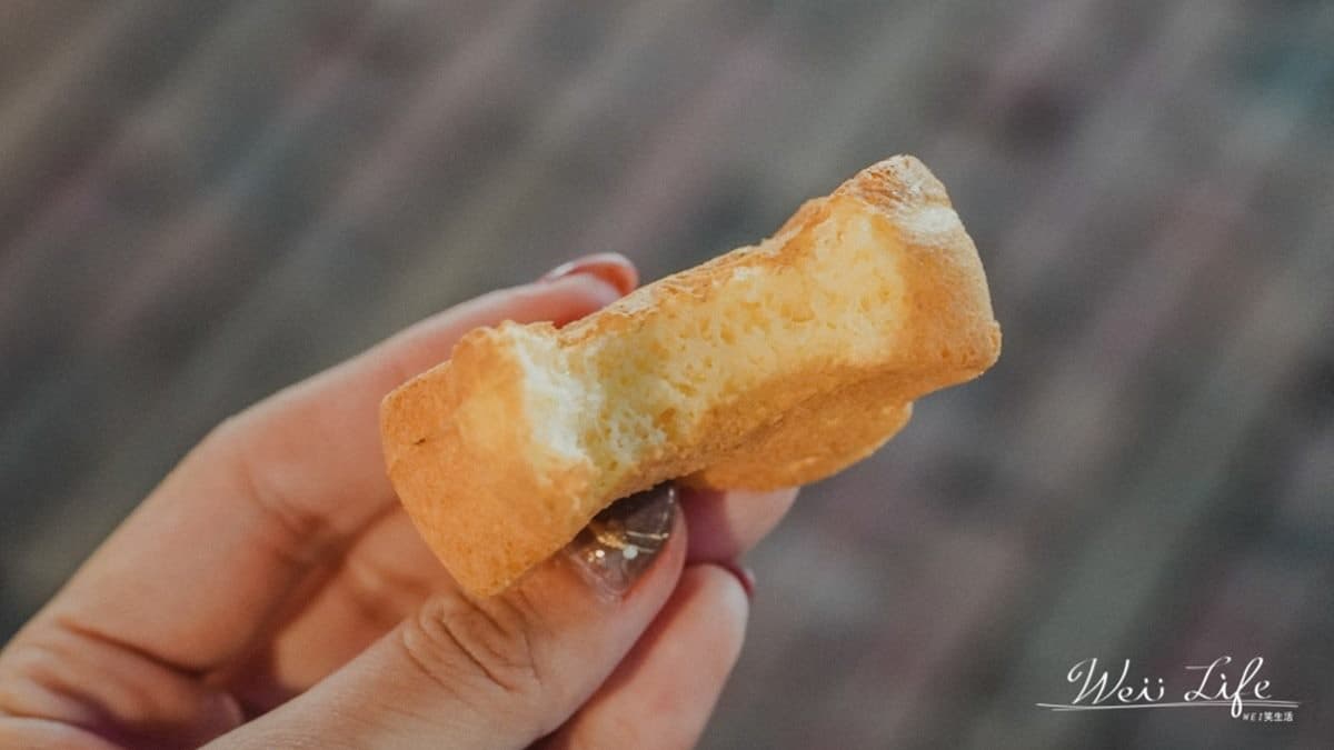 外酥內蓬，每一口都能嘗到雞蛋香與麵粉香。（圖片來源：wei笑生活）