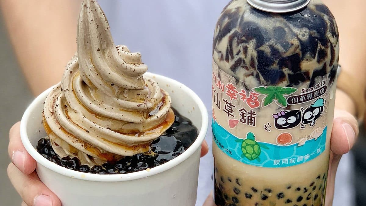 主要販售仙草系列還有古早味冬瓜，也還有季節限定的口感仙草。（圖片來源：阿華田的美食日記）