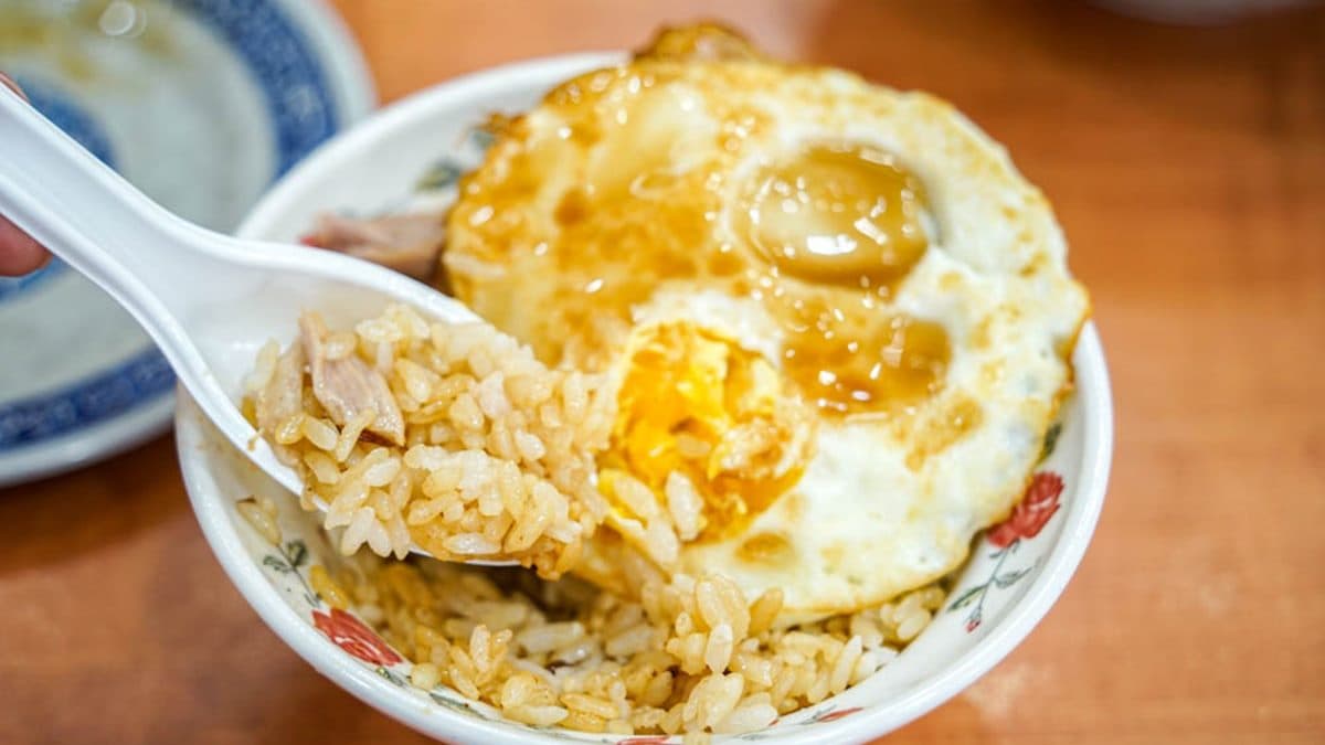 推薦可以加點荷包蛋拌入飯中更過癮。（圖片來源：螞蟻幫的櫥櫃）