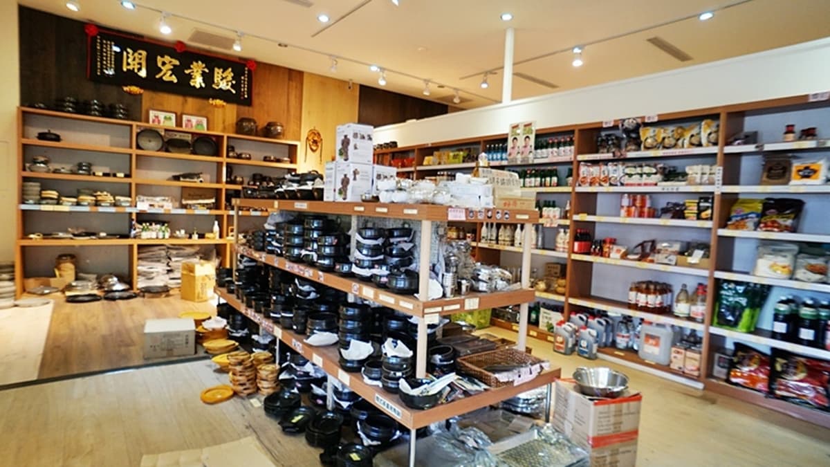 店裡販售各式道地韓國調味料、韓國食材以及韓國餐具。（圖片來源：PEKO の Simple Life）