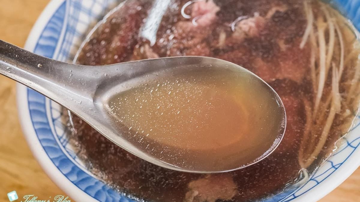 湯頭有加入藥酒，雖然有中藥味但喝起來很順口。（圖片來源：小佳的幻想世界）