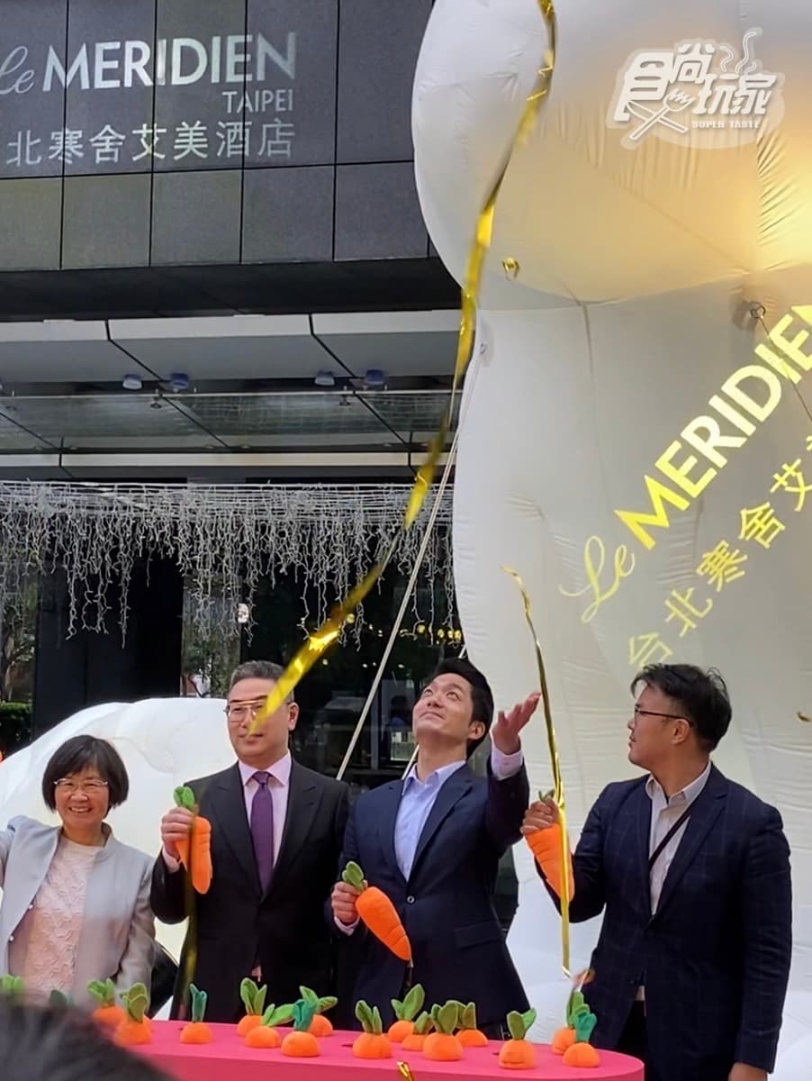 台北燈會「７公尺巨兔」搶先拍！飯店吃到飽屬兔同桌都打折、免費搭賞燈巴士