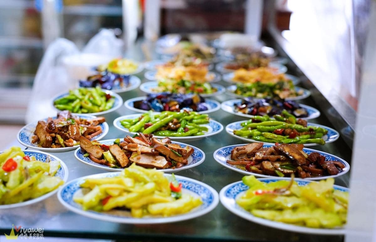１人不到70元！高CP值「酸菜白肉鍋」好評近2000則，手工水餃、捲餅都必點