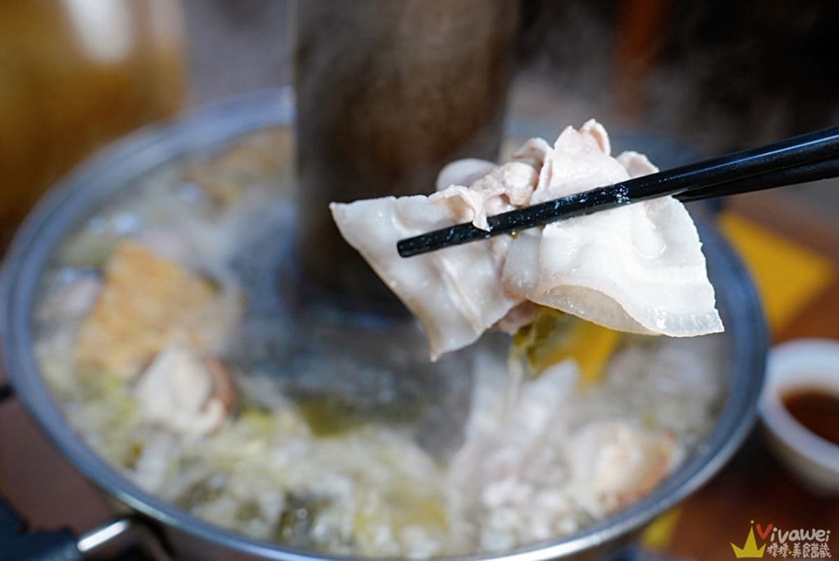 １人不到70元！高CP值「酸菜白肉鍋」好評近2000則，手工水餃、捲餅都必點