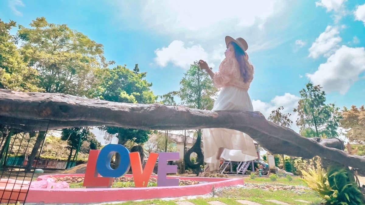 「蓮池心愛湖LOVE」也是必訪的美拍景點。（圖片來源：巧莉的世界流浪筆記）