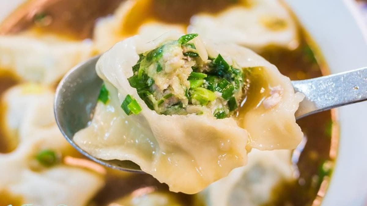 豬肉韭菜水餃滿大顆，餡料多又帶有韭菜香。（圖片來源：小佳的幻想世界）