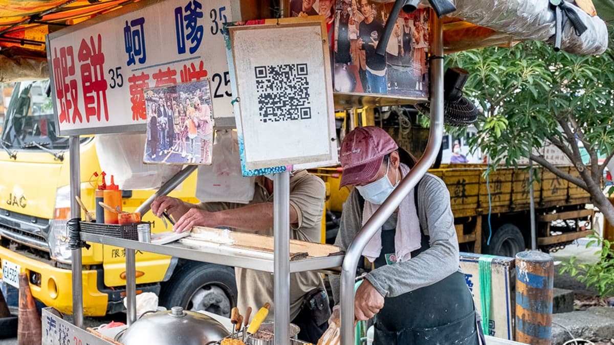 店家賣的品項單純 ，只有蝦餅、蚵嗲、蘿蔔糕和春捲。（圖片來源：桃桃's旅人手札）