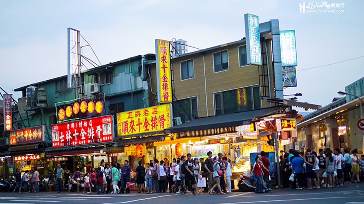 「順來十全排骨」是著名的藥燉排骨店，即使不是冬天進補的季節也是高朋滿座。（圖片來源：薇笑樂園）