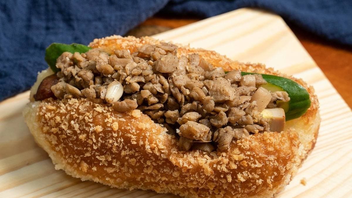 鹹香酥脆的「招牌菜脯香腸」口味很特殊，吃起來非常過癮。（圖片來源：別墅裡的100種味道）