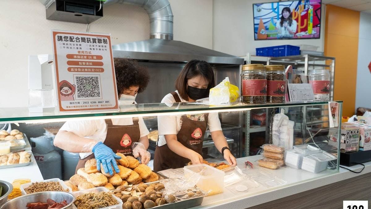 透明的櫥窗可以看見店員的製作過程，讓人感到安心。（圖片來源：別墅裡的100種味道）