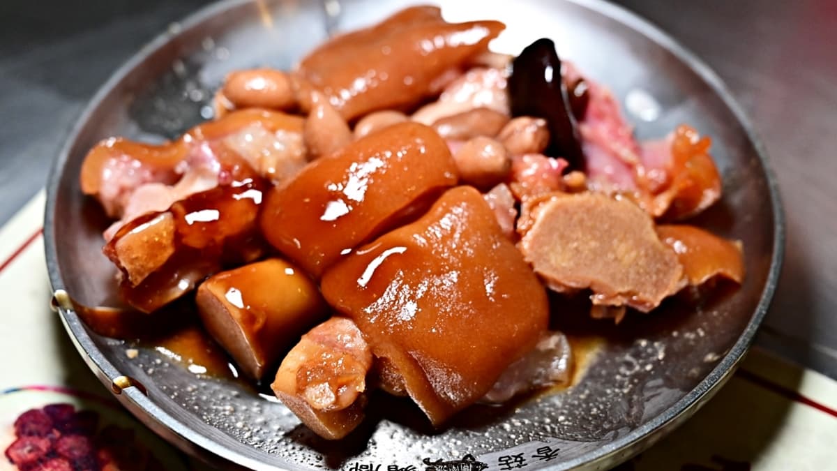 「寶字號香菇豬腳」豬腳滷得QQ的，而且十分入味。（圖片來源：吳大妮的生活筆記本）