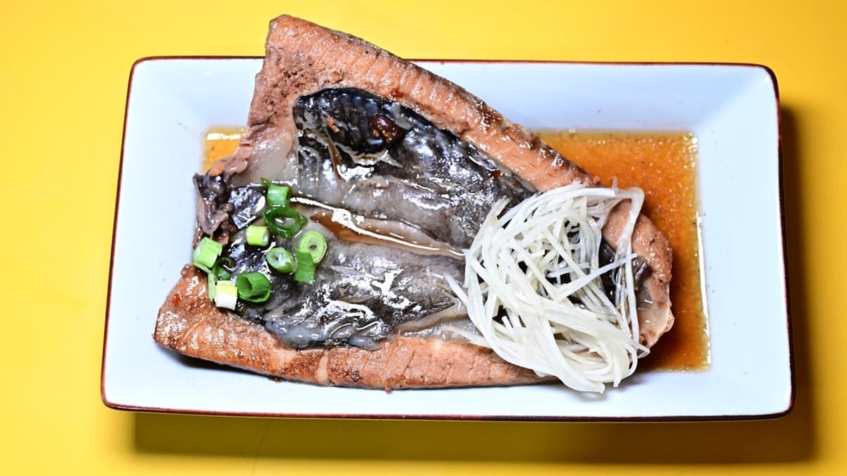 滷虱目魚肚厚實飽滿。（圖片來源：吳大妮的生活筆記本）