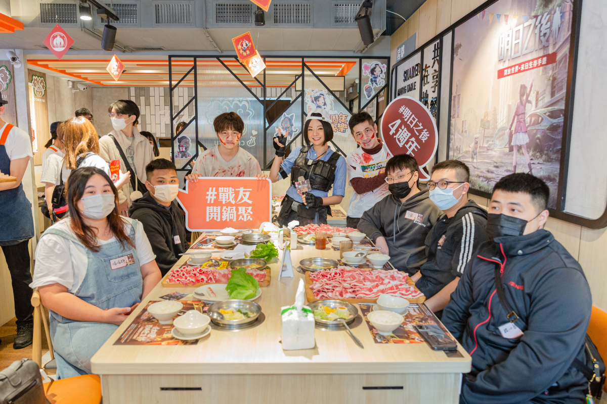 吃火鍋巧遇喪屍送紅包袋?線上遊戲聯名火鍋店推出鍋物套餐,還送限量虛寶卡 吃火鍋巧遇喪屍送紅包袋?線上遊戲聯名火鍋店推出鍋物套餐,還送限量虛寶卡